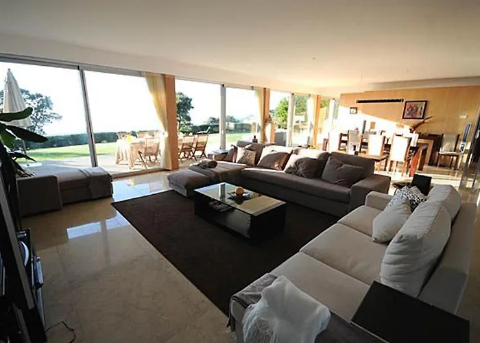 Tasteful 4 Bedrooms Laginhas Modern Furnishings Villa
