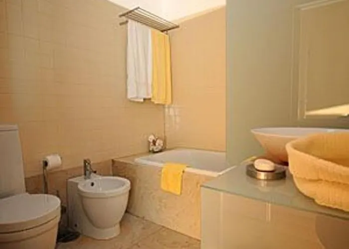 Villa Tasteful 4 Bedrooms Laginhas Modern Furnishings *